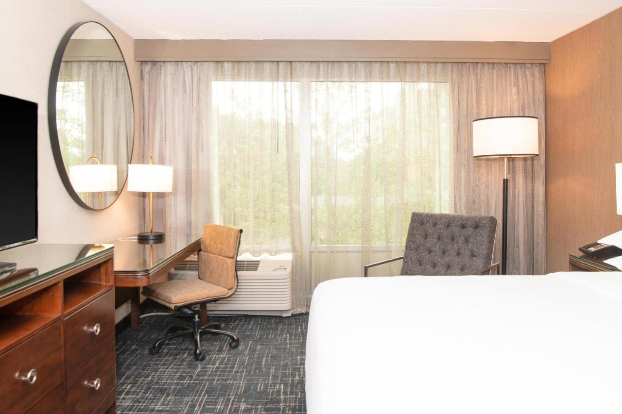 Sheraton Ann Arbor Hotel Exterior foto