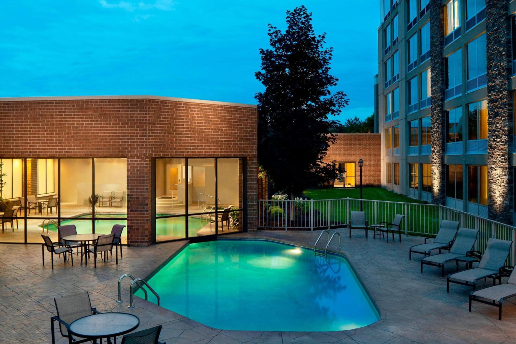 Sheraton Ann Arbor Hotel Exterior foto